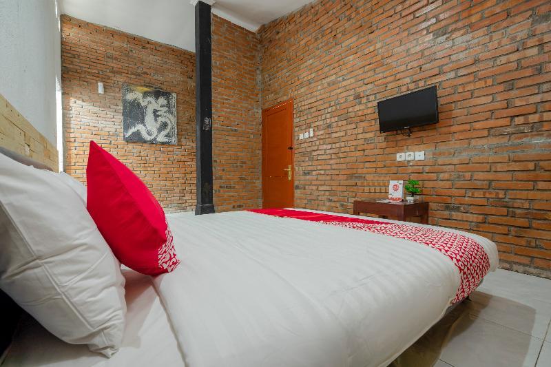 Oyo 2380 Alea Guesthouse Muntilan Luaran gambar