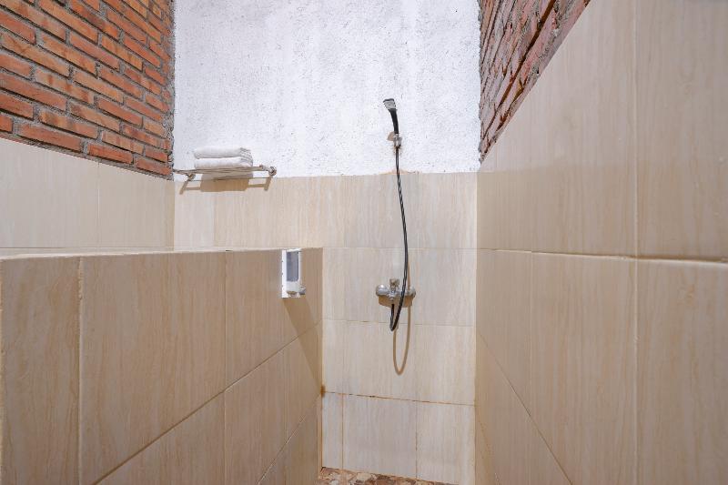 Oyo 2380 Alea Guesthouse Muntilan Luaran gambar