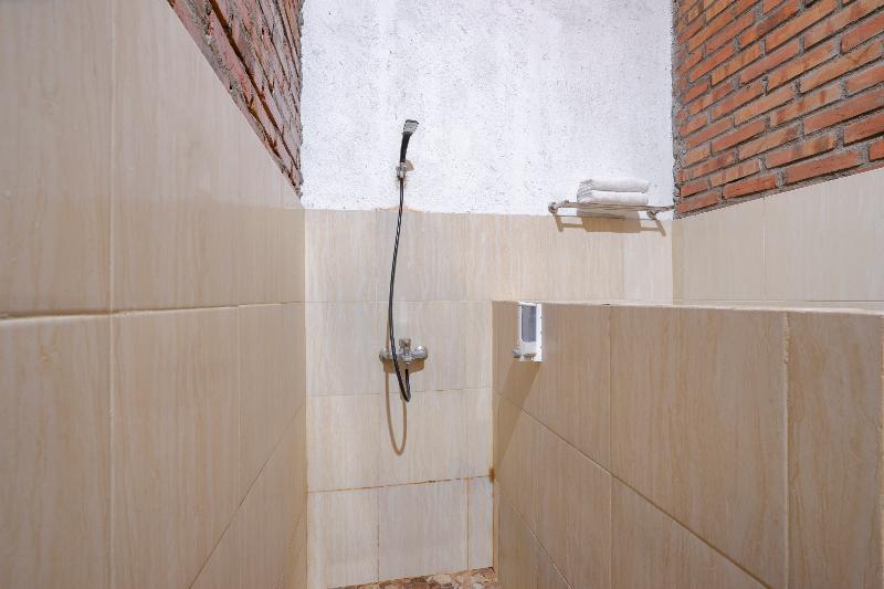 Oyo 2380 Alea Guesthouse Muntilan Luaran gambar