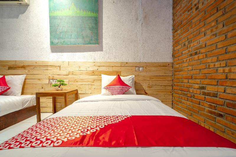 Oyo 2380 Alea Guesthouse Muntilan Luaran gambar