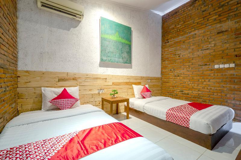 Oyo 2380 Alea Guesthouse Muntilan Luaran gambar